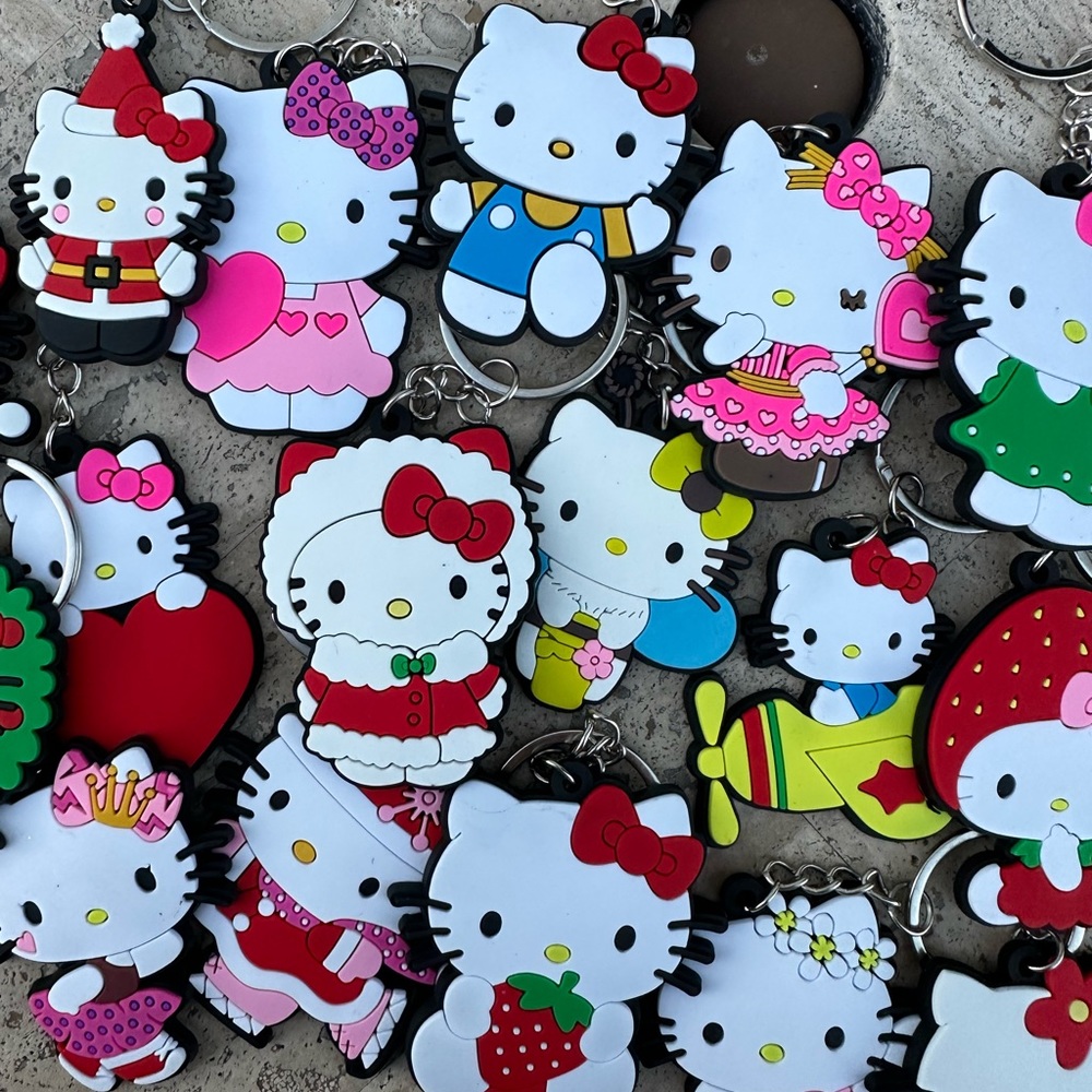 ✨Hello Kitty keychains - Picture 3 of 4